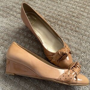Stuart Weitzman patent leather wedge shoes tan size 7